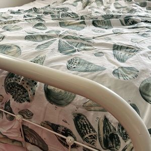 Pottery Barn Duvet Cover. Full/queen